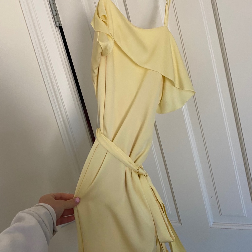 Yellow Alice&Olivia dress.